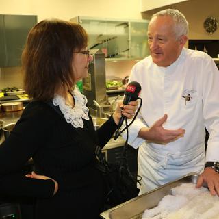 Edgard Bovier, cuisinier chef au Lausanne Palace, interviewé par Lydia Gabor. [Oscar Ribes, collaborateur d'Edgard Bovier]