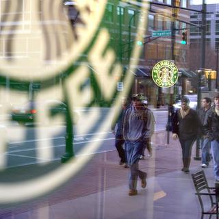 La chaîne de cafés américaine Starbucks va engager des milliers de réfugiés en Europe. [AP/Keystone - David Goldman]