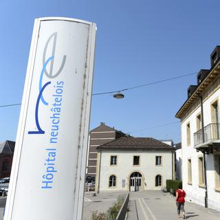 L'entrée de l'Hôpital neuchâtelois en ville de Neuchâtel. [Keystone - Laurent Gilliéron]
