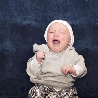 Portrait d'un bébé en train de pleurer. [AltoPress/PhotoAlto/AFP - Anne-Sophie Bost]
