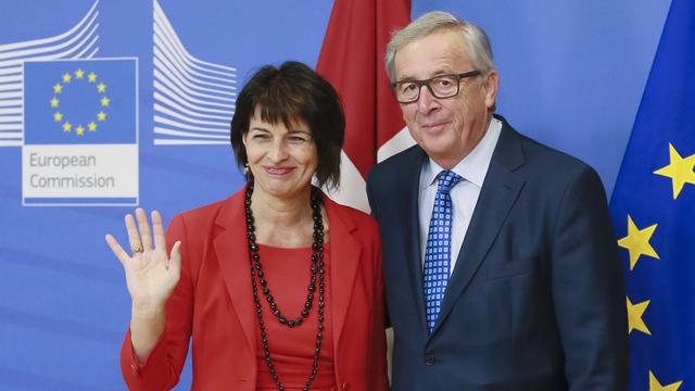 Doris Leuthard et Jean-Claude Juncker à Bruxelles, 06.04.2017. [EPA/Keystone - Olivier Hoslet]