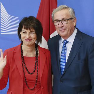 Doris Leuthard et Jean-Claude Juncker à Bruxelles, 06.04.2017. [EPA/Keystone - Olivier Hoslet]