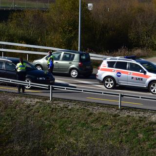 Un contrôle routier de la police jurassienne. [RTS - Gaël Klein]