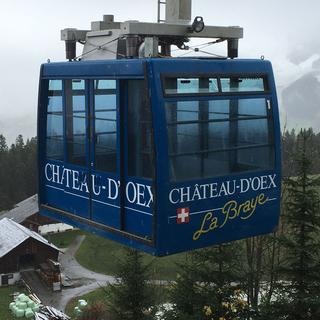 Le téléphérique relaie Château d'Oex à La Braye. [RTS - Michel Eymann]