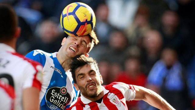 Fabian Schaer au duel avec Aneko Boveda. [Efe Cabalar]