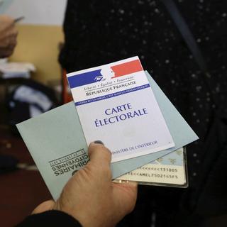 Les électeurs français sont appelés à choisir entre les sept candidats de la belle alliance populaire jusqu’à 19h ce dimanche 22 janvier. [Keystone - Claude Paris - AP Photo]