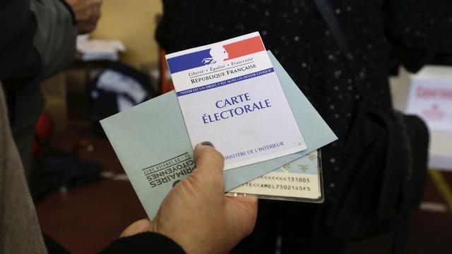 Les électeurs français sont appelés à choisir entre les sept candidats de la belle alliance populaire jusqu’à 19h ce dimanche 22 janvier. [Keystone - Claude Paris - AP Photo]