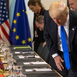 Donald Trump prend place lors du sommet de l'OTAN le 25 mai 2017 à Bruxelles. [AFP - Stéphanie Lecocq]