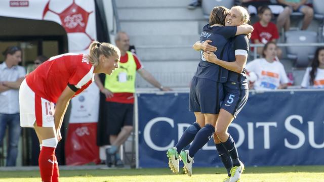 Ana Maria Crnogorcevic accuse le coup après le but de Fran Kirby. [Keystone - Salvatore Di Nolfi]