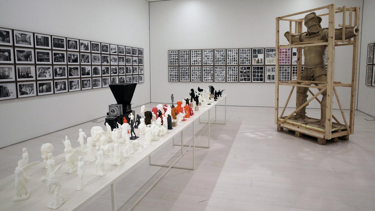 L'exposition d'art contemporain Documenta se tiendra à Athènes jusqu'à la mi-juin, puis sera rapatriée à Kassel jusqu'au 17 septembre. [Keystone - Simela Pantzartzi - EPA]