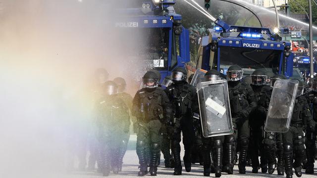 Les policiers anti-émeute ont eu fort à faire vendredi pour l'ouverture du G20. [Pawel Kopczynski]