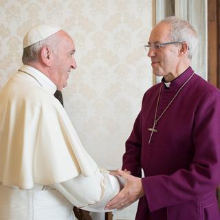 Le pape François et l'archevêque de Canterbury, Justin Welby, primat de l'Eglise anglicane. [AFP - Osservatore Romano]