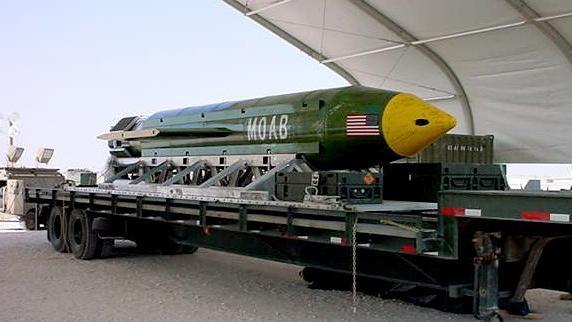 Un bombe GBU-43 qui contient près de 10 tonnes d'explosifs. [Eglin Air Force Base/ap/keystone]