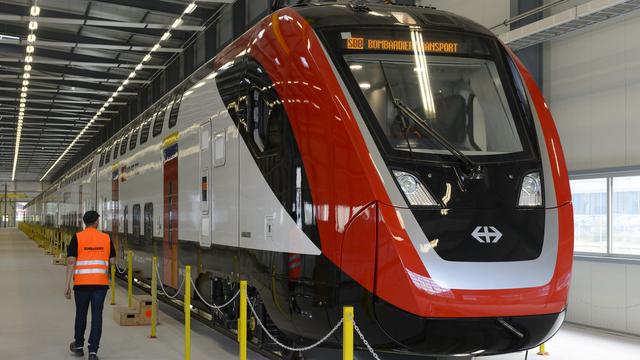 Rame de train à deux étages Bombardier présentée dans les ateliers du fabricant à Villeneuve (VD). [Keystone - Jean-Christophe Bott]