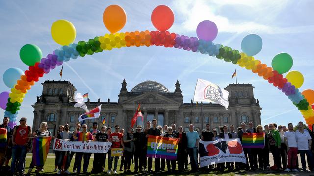 Manifestation contre l'homophobie et la transphobie devant la Parlement allemand, en mai dernier. [Britta Pedersen]