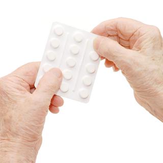De nombreux seniors prennent de l'aspirine quotidiennement en prévention des maladies cardiovasculaires.
Vladimir Voronin
Fotolia [Fotolia - Vladimir Voronin]