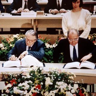 Traité de Maastricht (07.02.1992): les premiers jalons de l'union économique et monétaire sont posés. [AFP]
