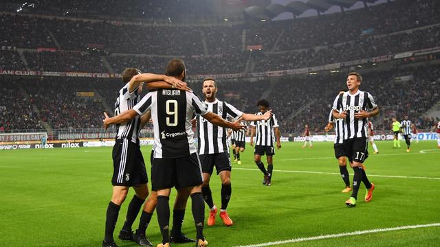 Les joueurs de la Juventus fêtent le but d'Higuain. [Daniel Dal Zennaro]