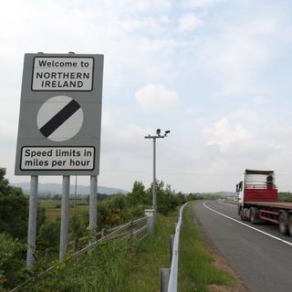 La frontière "invisible" entre l'Irlande et l'Irlande du Nord. [AFP - Paul Faith]