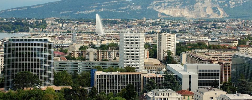 Selon l’étude de l'EPFL, les Genevois ont un profil de mobilité "compactophile", tourné vers la ville. [Keystone - Martial Trezzini]