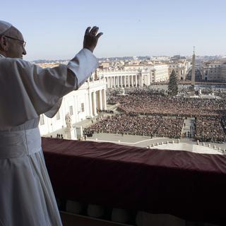 Le pape François lors de son message de Noël lundi à Rome. [AP/Keystone - L'Osservatore Romano]