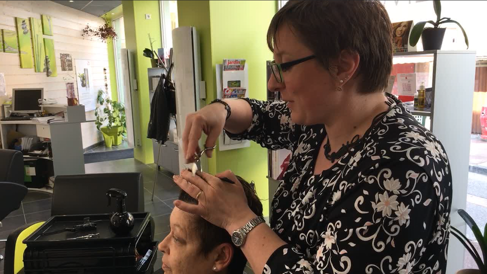 Portrait d'Emilie, coiffeuse à Allevard, près de Grenoble.