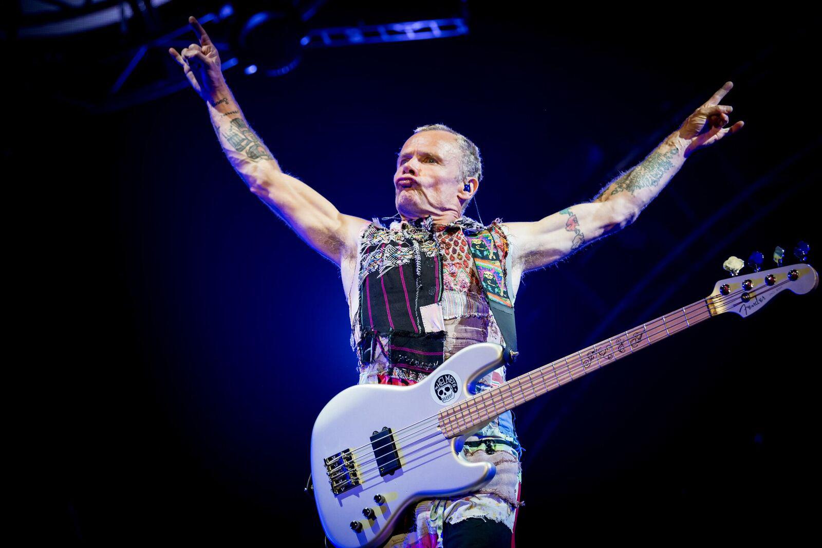 Michael Balzary, surnommé Flea, du groupe Red Hot Chili Peppers, sur la scène du Paléo Festival. [Paléo Festival]