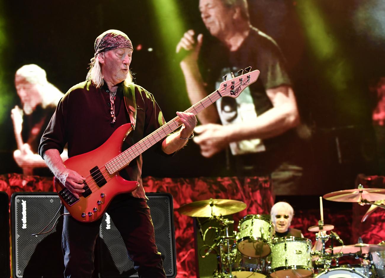 Roger Glover et Ian Paice lors d'un récent concert, le 17 mai 2017, à Vienne en Autriche. [KEYSTONE - APA/HANS KLAUS TECHT]