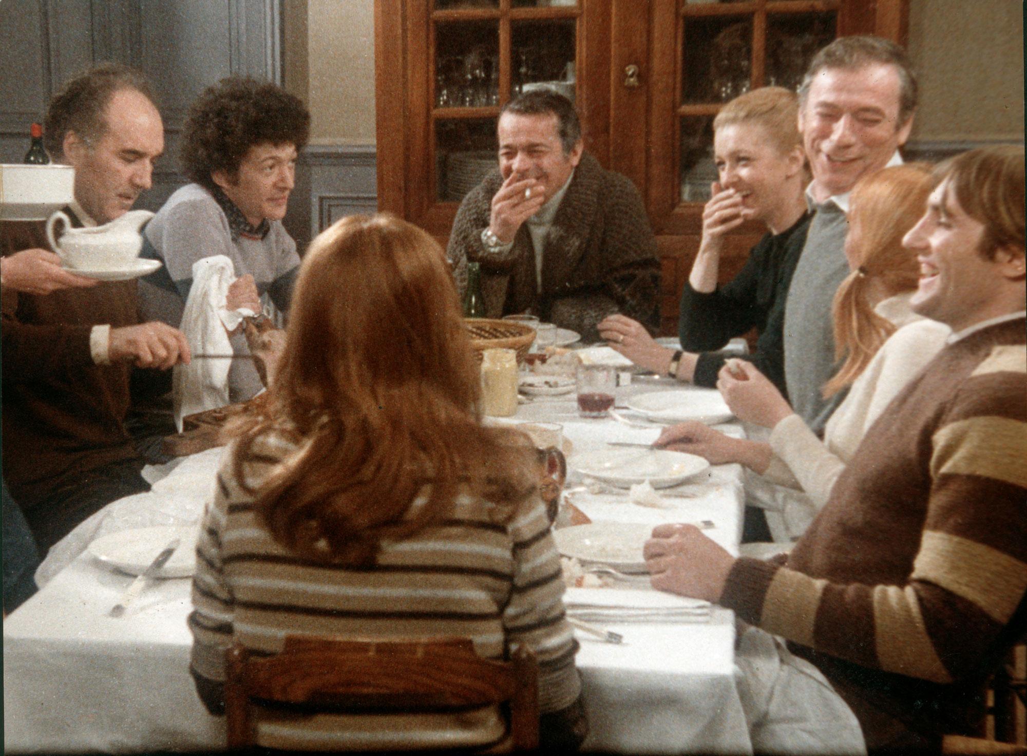 Tout le cinéma français des années 70 à la table de "Vincent, François, Paul et les autres" [Lira Films / Archives du 7eme Art / Photo12/AFP - François Darras]