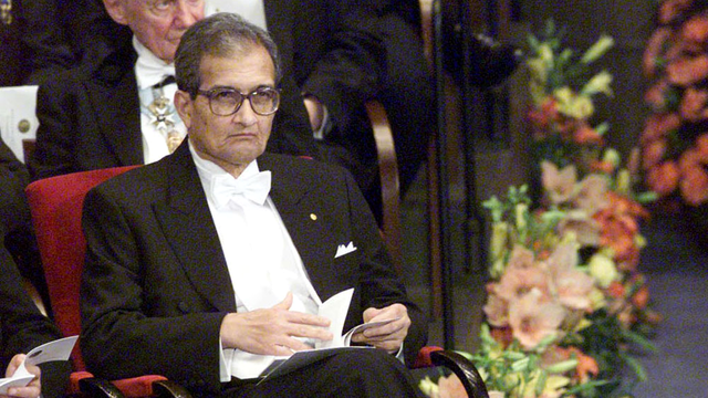 10 décembre 1998: Amartya Sen reçoit le Bobel d'économie. [Scanpix/AFP - Jonas Ekstromer]
