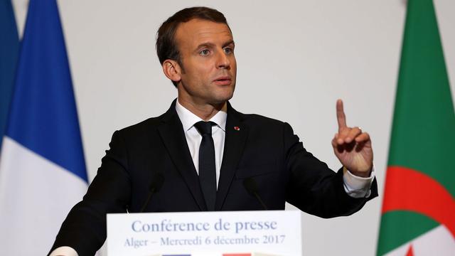 Emmanuel Macron prononce un discours depuis Alger, le 6 décembre 2017. [EPA/Keystone - STR]