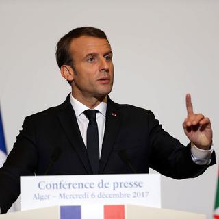 Emmanuel Macron prononce un discours depuis Alger, le 6 décembre 2017. [EPA/Keystone - STR]