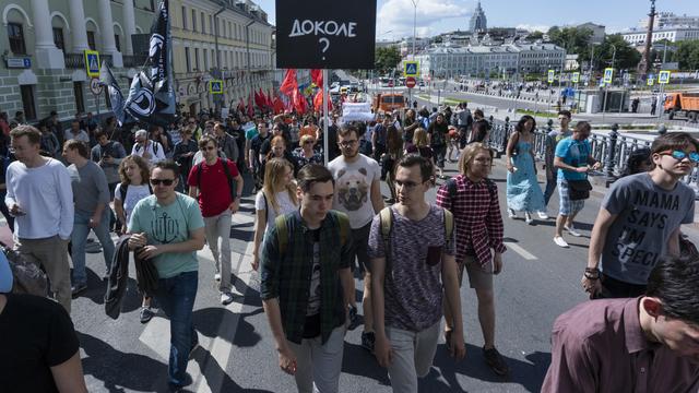 Les Russes manifestent contre les restrictions sur Internet. [Keystone - AP Photo/Ivan Sekretarev]