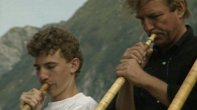 Leçon de cor des Alpes, Suisse, 1998. [RTS]