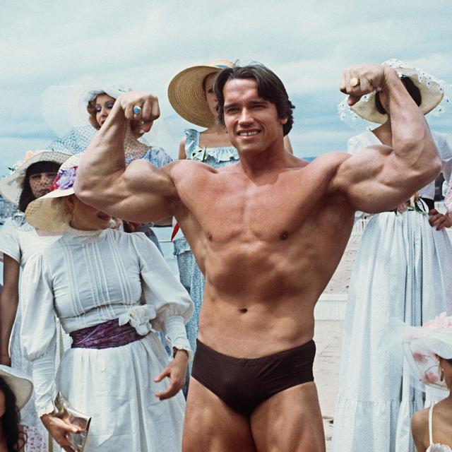 Arnold Schwarzenegger le 19 mai 1977 au 38e Festival de Cannes. L'acteur y présentait le documentaire "Pumping Iron". [AFP]