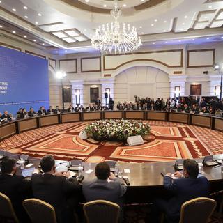 Les pourparlers de paix sur la Syrie entre émissaires de Bachar al-Assad et représentants des rebelles ont commencé. [keystone - AP Photo/Sergei Grits]