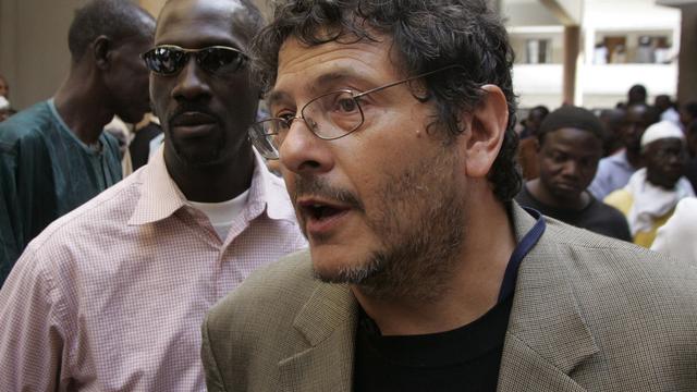 Reed Brody, surnommée "le chasseur de dictateur", à la sortie du procès d'Hissène Habré à Dakar (Sénégal), en novembre 2005. [Keystone - SCHALK VAN ZUYDAM]