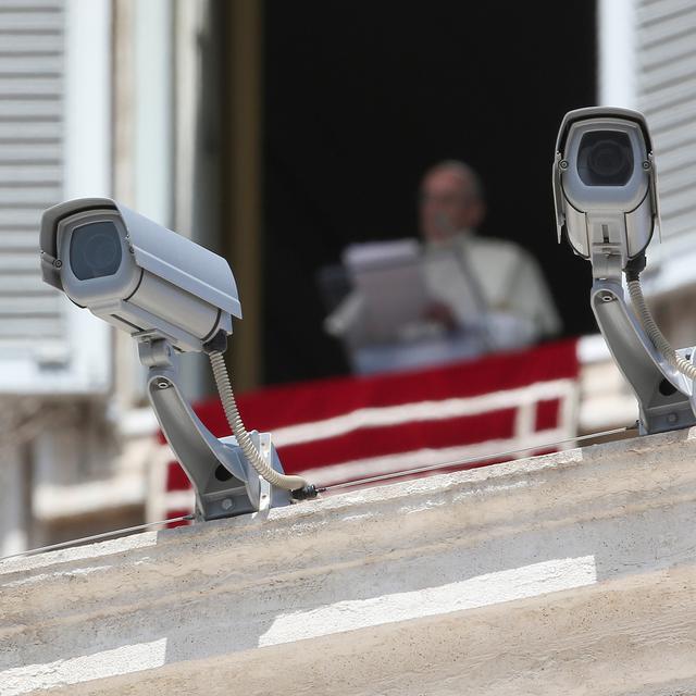 Les mesures de sécurité autour du Vatican renforcées depuis l'attentat de Barcelone. [Reuters - Alessandro Bianchi]