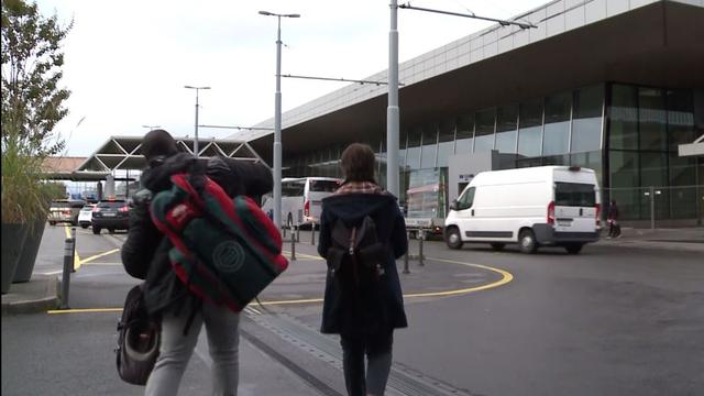 "Christophe" en route pour l'aéroport de Genève en vue de son renvoi vers la France. [RTS]