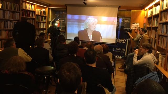 Les soutiens de Marine Le Pen étaient réunis à la permanence FN du 13e arrondissement. [Alexandre Habay]
