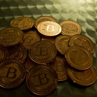 Le bitcoin est une monnaie entièrement numérique qui n'est administrée par aucune banque centrale. [AFP PHOTO - Karen Bleier]