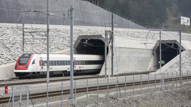 Quelque 2,3 millions de passagers ont emprunté le nouveau tunnel de base du Gothard, mis en service en décembre 2016. [Keystone - Alexandra Wey]