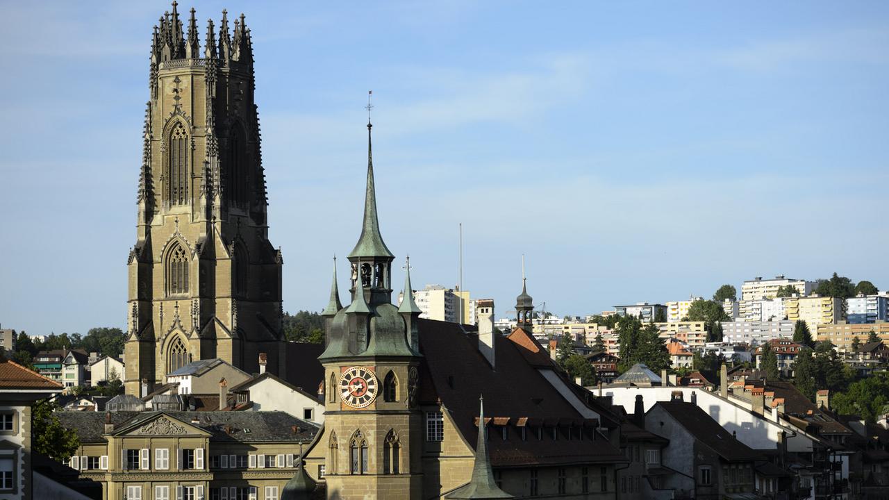 Vue sur la cathédrale Saint-Nicolas de Fribourg. [Keystone - Laurent Gillieron]