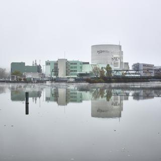 La centrale nucléaire de Beznau, dans le canton d'Argovie, photographiée fin octobre 2016. [CHRISTIAN BEUTLER]