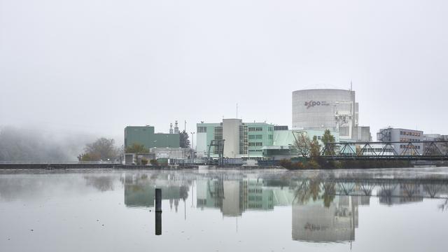 La centrale nucléaire de Beznau, dans le canton d'Argovie, photographiée fin octobre 2016. [CHRISTIAN BEUTLER]