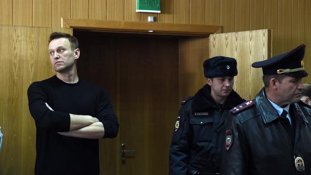 L'opposant russe Alexeï Navalny attend son audition devant un cour de justice à Moscou, lundi 27 mars 2017. [AFP - Vasily Maximov]