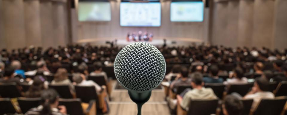 Un coach de prise de parole en public pour un discours réussi. [Fotolia - THANANIT]