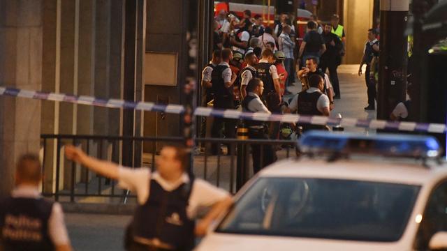 Devant la gare centrale de Bruxelles, sécurisée par les forces de l'ordre, ce mardi soir 20 juin 2017. [AP Photo/Keystone - Geert Vanden Wijngaert]