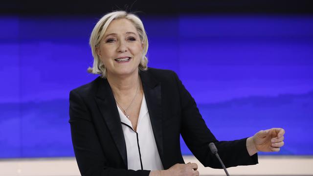 Marine Le Pen sur le plateau du 20h00 de France 2 lundi soir. [AFP - Patrick Kovarik]