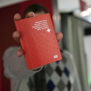 Les Suisses ont largement validé la naturalisation facilitée pour la 3e génération. [Keystone - Anthony Anex]